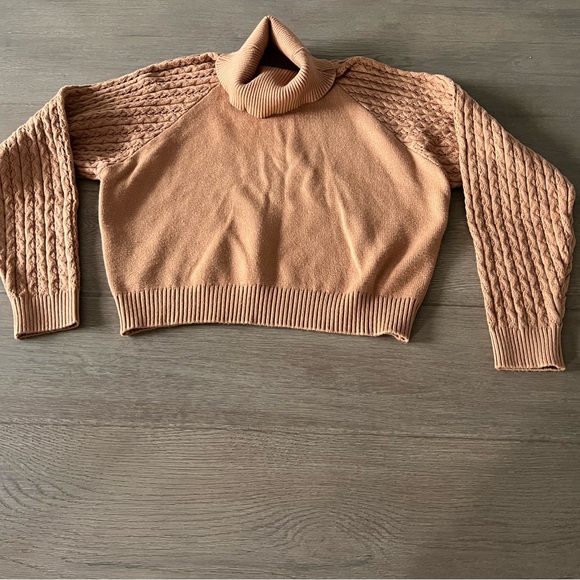 BB Dakota by Steve Madden cropped sweater - Picture 2 of 6